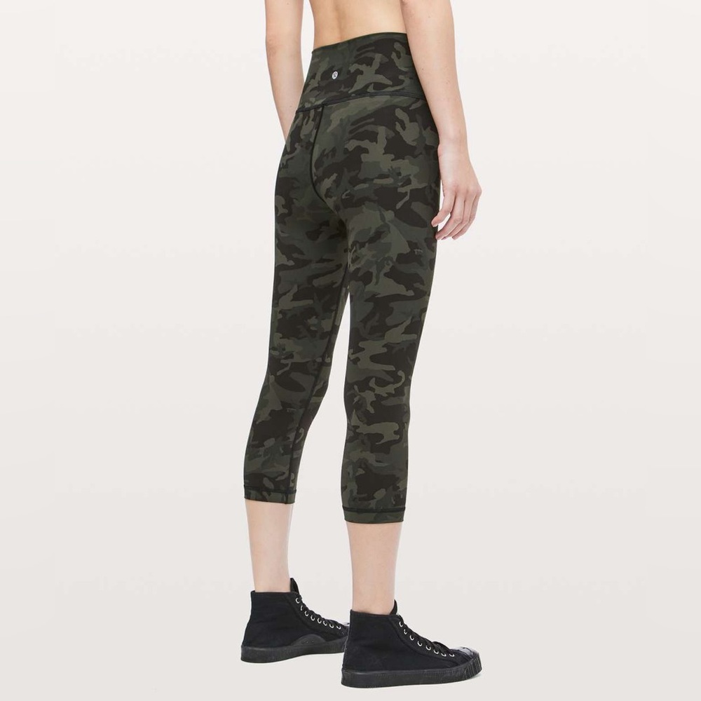 Lululemon Wunder Under Crop (Hi-Rise) *Full-On Luxtreme 21" size 6.